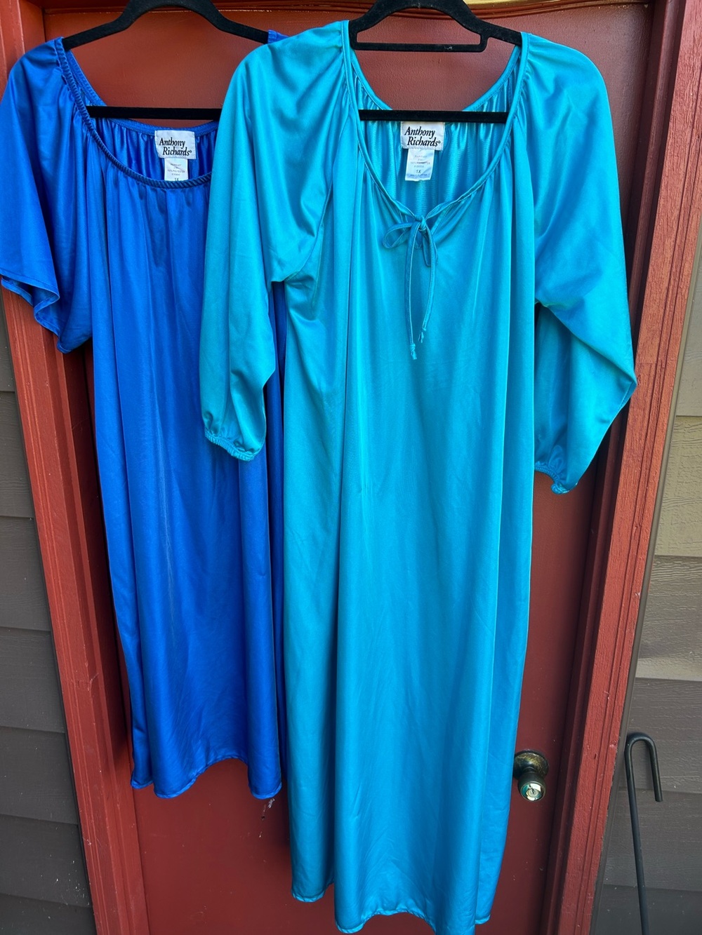 ANTHONY RICHARDS (2) DIFFERENT COLORS BLUE PULLOVER WOMAN 1X NIGHT GOWNS